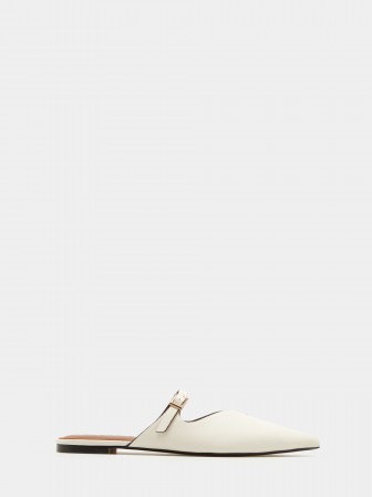 Flat sandals