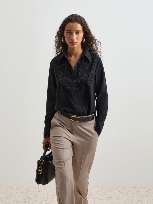 Camisa con detalle de crochet