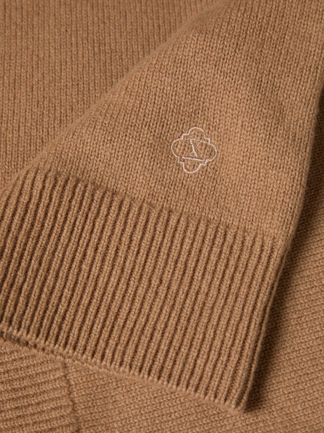 Woolen knit sweater Woolen knit sweater