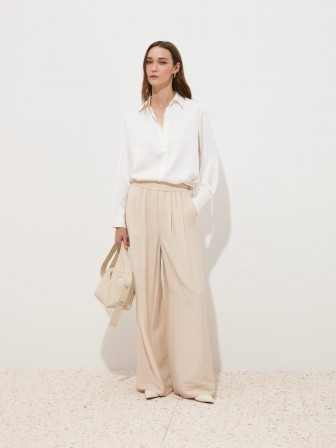 Pantalones anchos y fluidos Pantalones anchos y fluidos