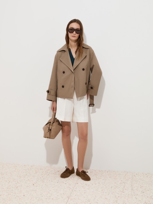 Impermeable corto