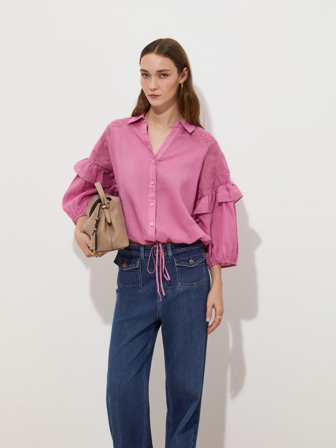 Blusa con bordado floral