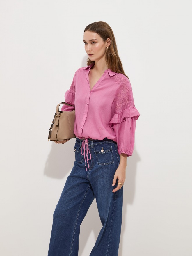 Blusa con bordado floral
