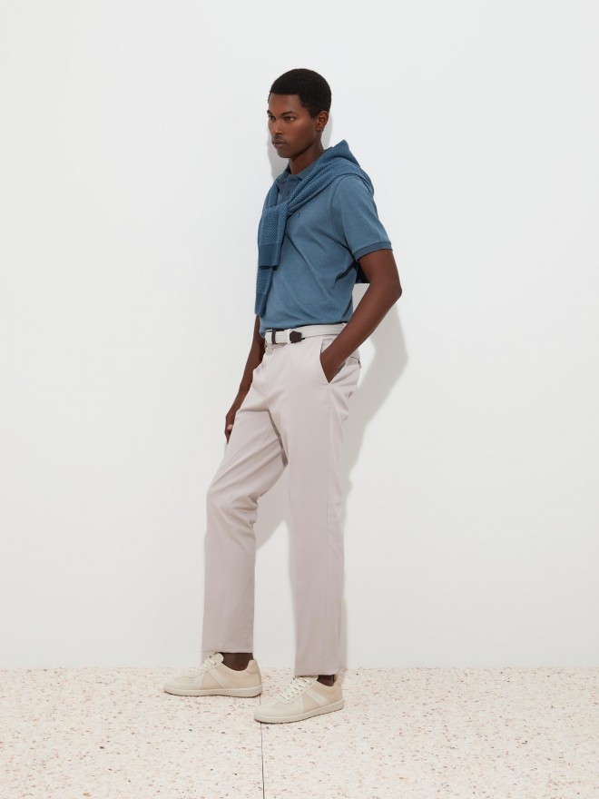 Pantalones chinos de corte ajustado Pantalones chinos de corte ajustado