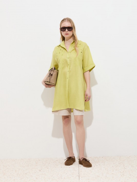 Long-sleeved shirt with embroidery