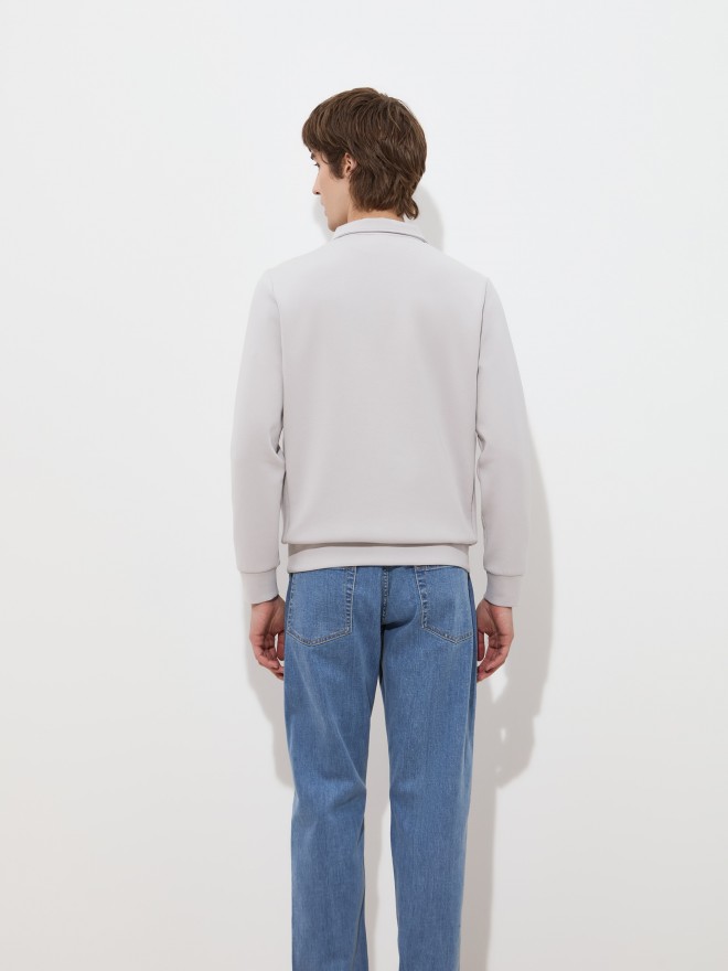 Shirt with zipper