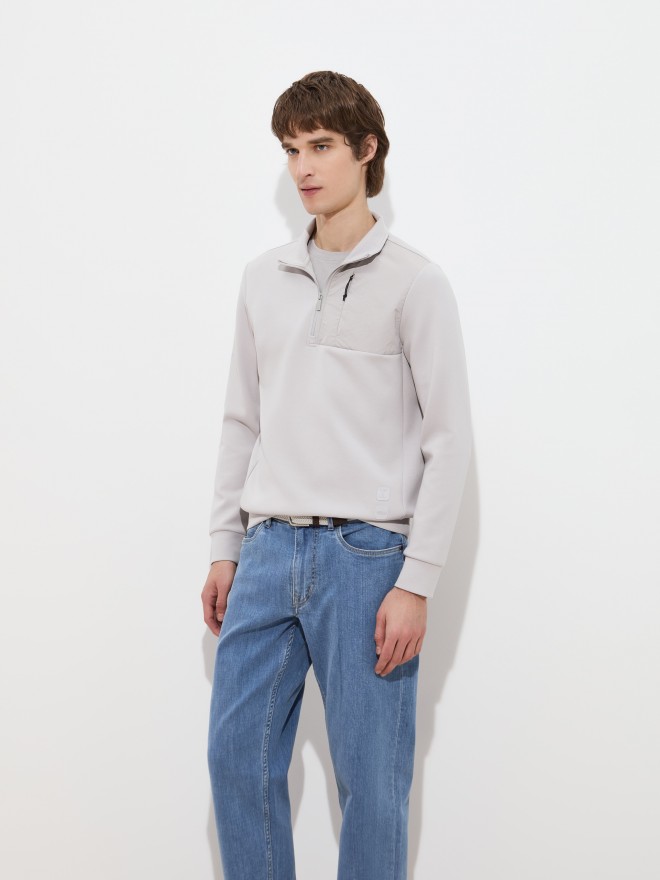 Shirt with zipper