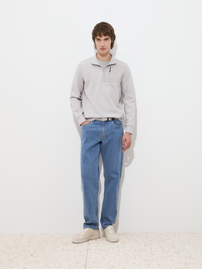 Shirt with zipper