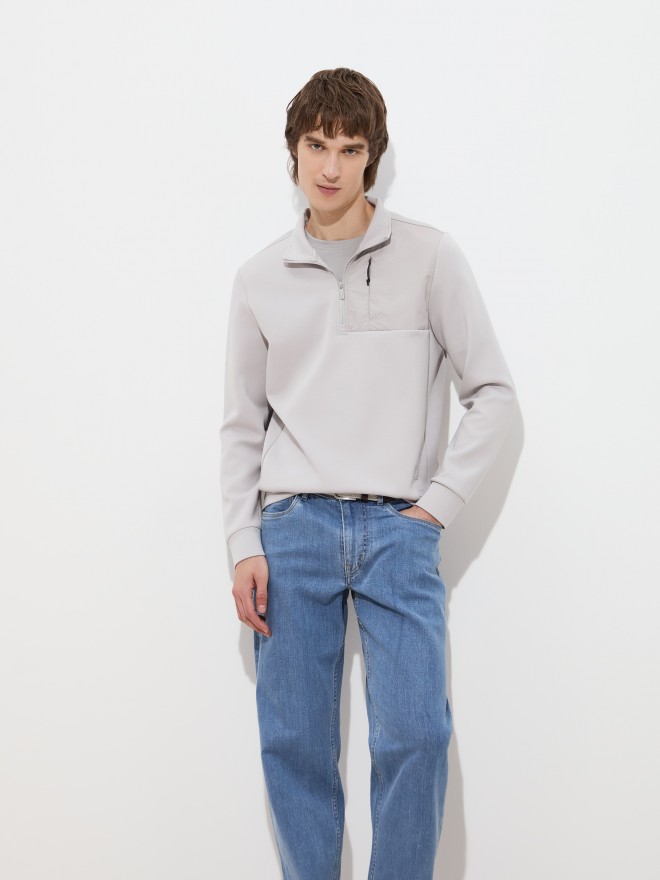Shirt with zipper
