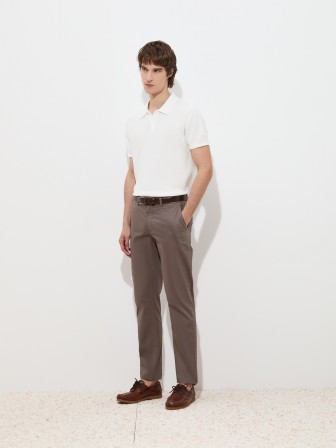 Calças chino regular fit Calças chino regular fit