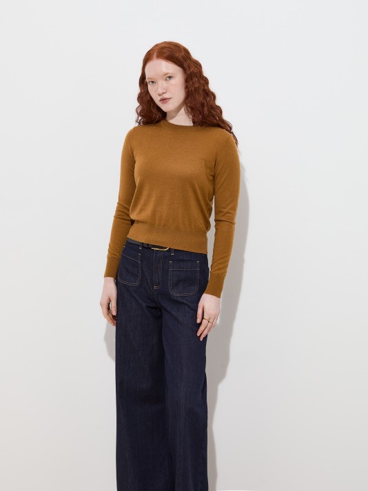 Round neck sweater