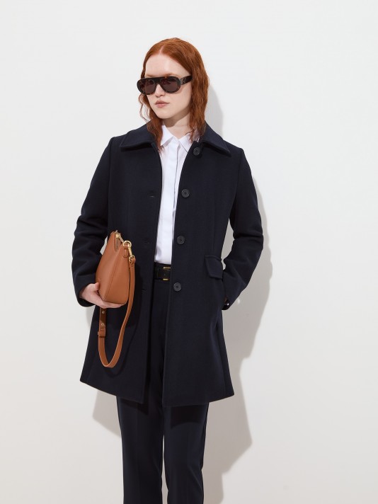 Overcoat with pockets