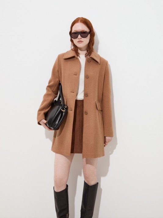 Overcoat with pockets
