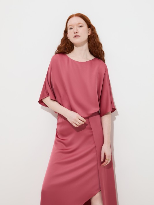 Asymmetrical flowy dress with batwing sleeves. - D005319_446 - Decenio Asymmetrical flowy dress with batwing sleeves. - D005319_446 - Decenio