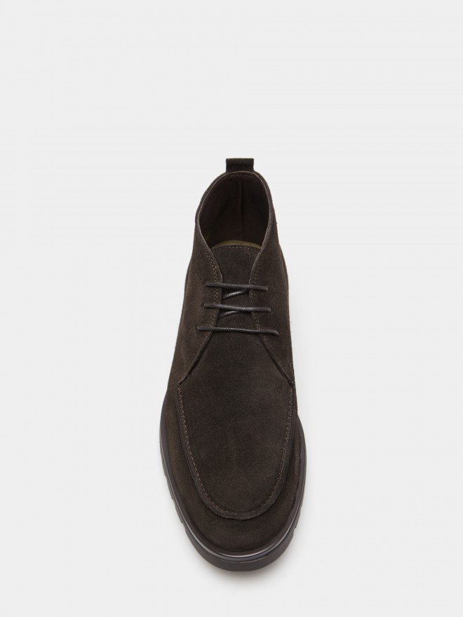 Leather ankle boot with laces