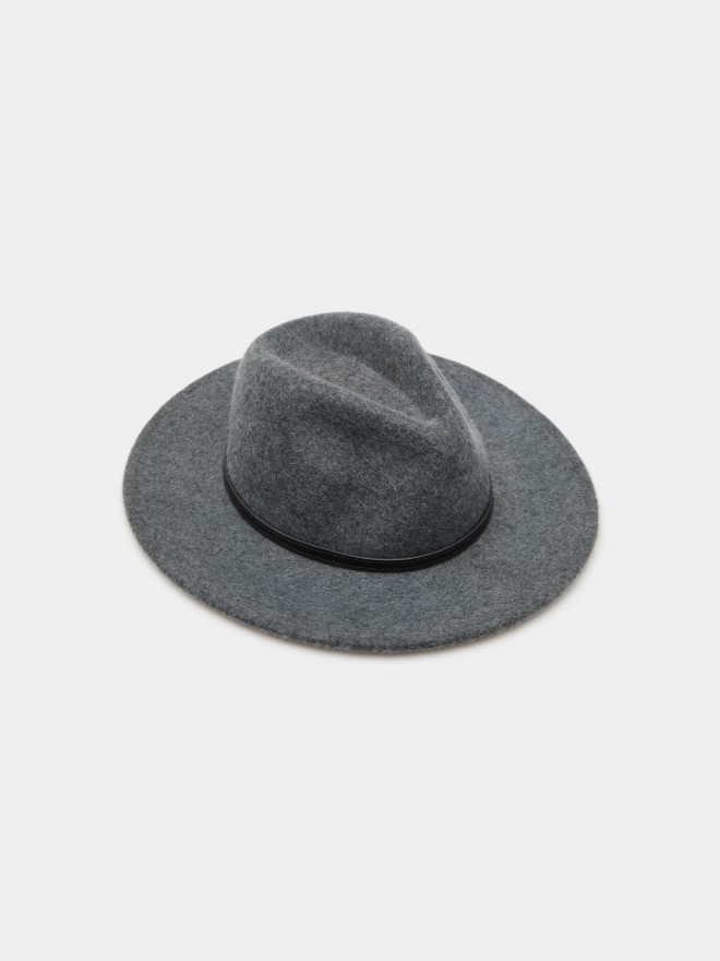 Gorro de lana con cinturón Gorro de lana con cinturón
