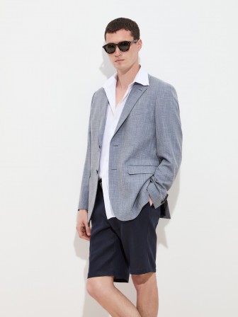 Regular fit blazer with micro-patterned check pattern. Regular fit blazer with micro-patterned check pattern.