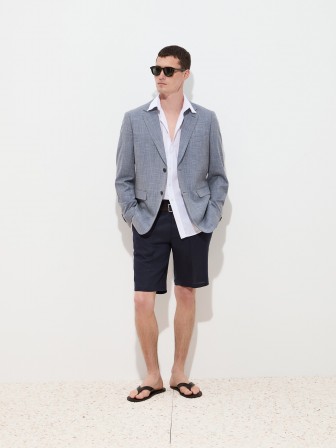 Regular fit blazer with micro-patterned check pattern. Regular fit blazer with micro-patterned check pattern.