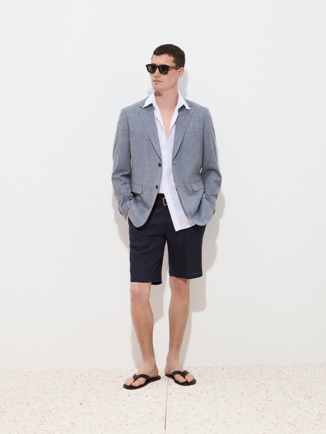 Regular fit blazer with micro-patterned check pattern. Regular fit blazer with micro-patterned check pattern.