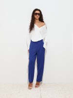 Pantalones chinos arrugados Pantalones chinos arrugados