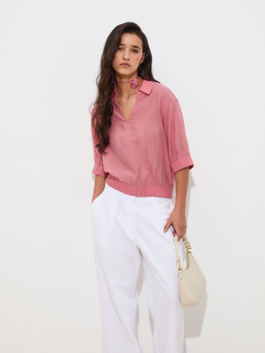 Flowy cupro blouse with flower detail.