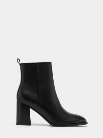 Leather ankle boot with heel Leather ankle boot with heel