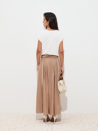 Falda midi acampanada con pliegues Falda midi acampanada con pliegues