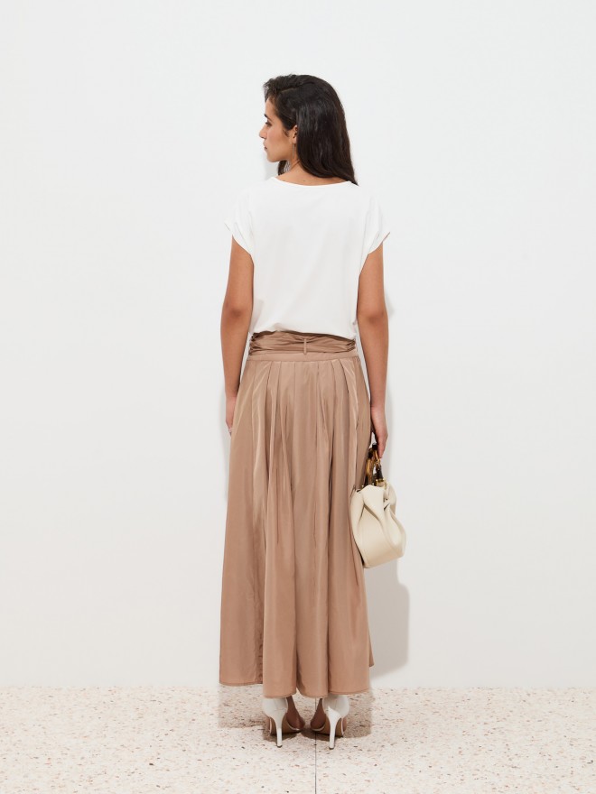 Falda midi acampanada con pliegues