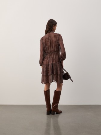 Vestido estampado com laçada Vestido estampado com laçada