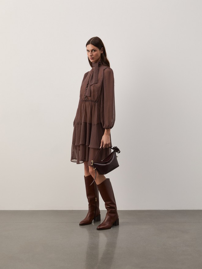 Vestido estampado com laçada Vestido estampado com laçada
