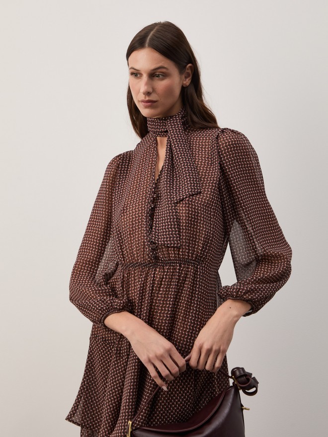 Vestido estampado com laçada Vestido estampado com laçada