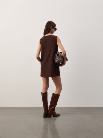 Vestido curto sem mangas Vestido curto sem mangas