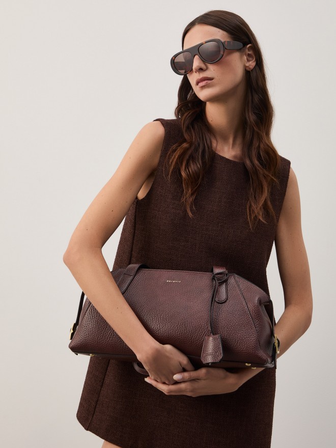 Short sleeveless dress Short sleeveless dress