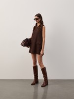 Short sleeveless dress Short sleeveless dress