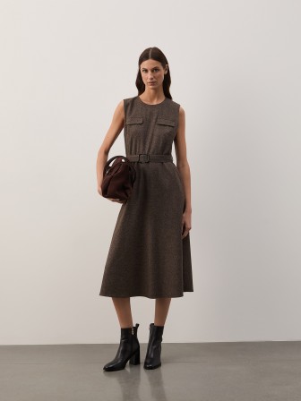 Vestido midi sin mangas Vestido midi sin mangas