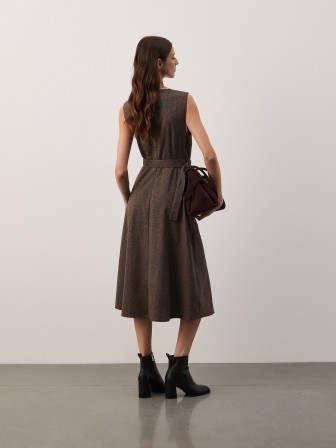 Vestido midi sin mangas Vestido midi sin mangas