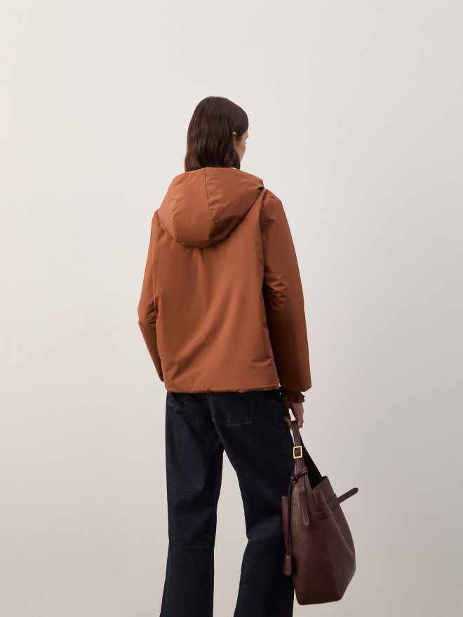 Blus�o revers�vel com capuz