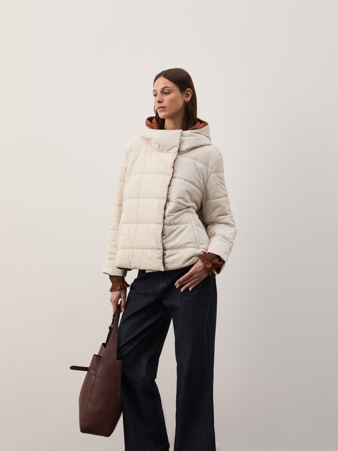 Blus�o revers�vel com capuz