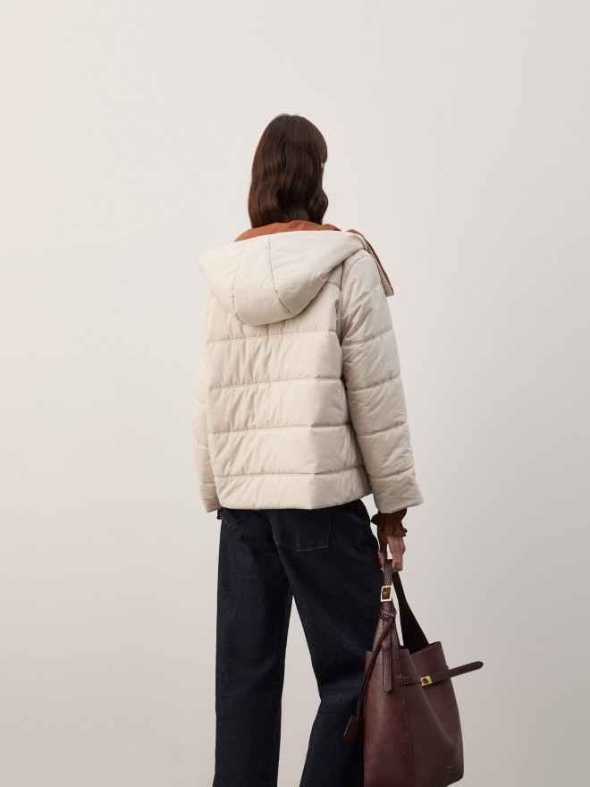 Blus�o revers�vel com capuz