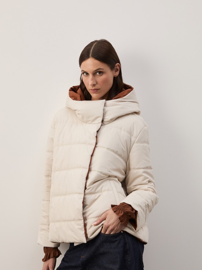 Blus�o revers�vel com capuz