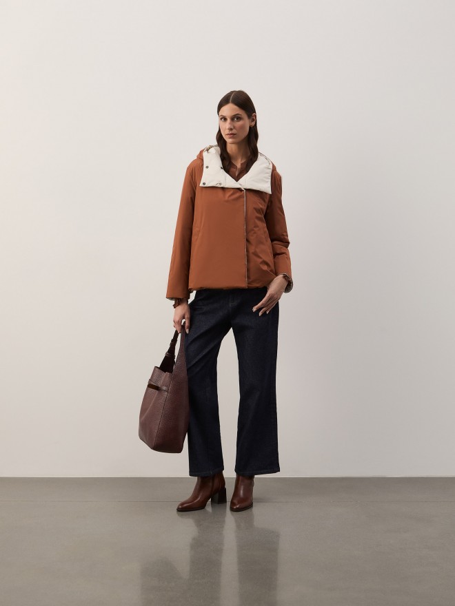 Blus�o revers�vel com capuz