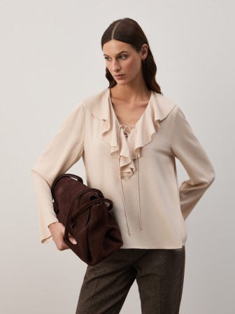 Blusa fluida com folhos Blusa fluida com folhos