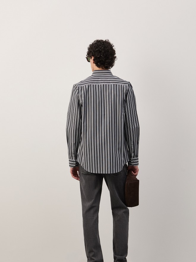 Camisa regular fit às riscas Camisa regular fit às riscas