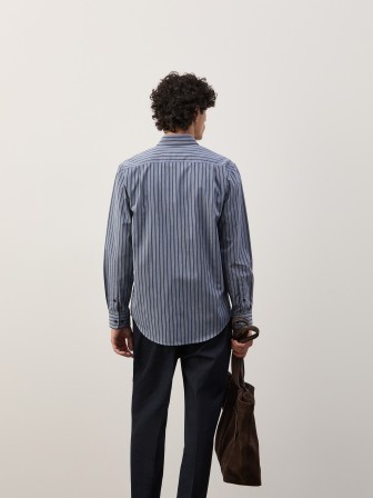 Shirt made of cotton and lyocell. Shirt made of cotton and lyocell.