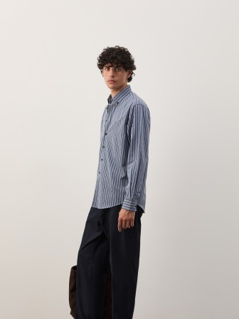 Shirt made of cotton and lyocell. Shirt made of cotton and lyocell.