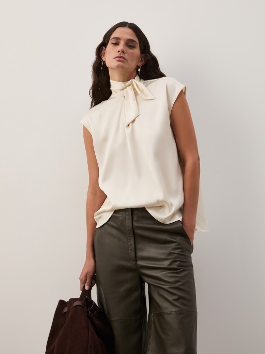 Flowy blouse with a bow