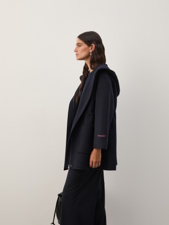 Chaqueta de estilo rústico con capucha Chaqueta de estilo rústico con capucha