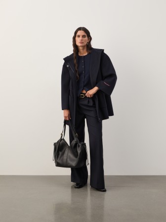 Chaqueta de estilo rústico con capucha Chaqueta de estilo rústico con capucha