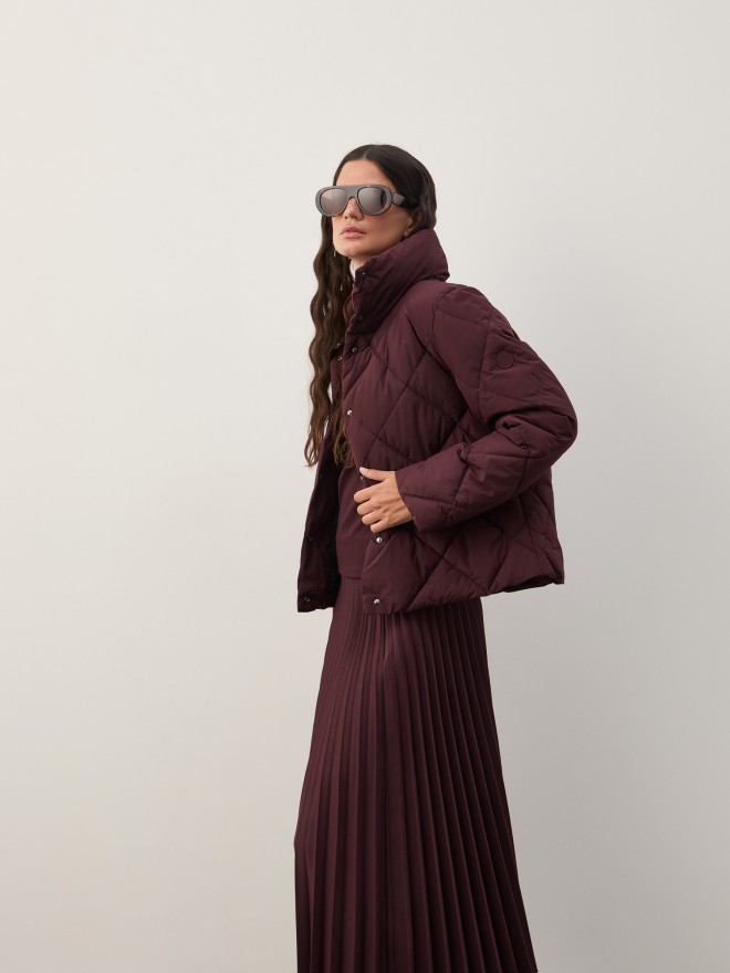 Padded jacket with a high collar Padded jacket with a high collar