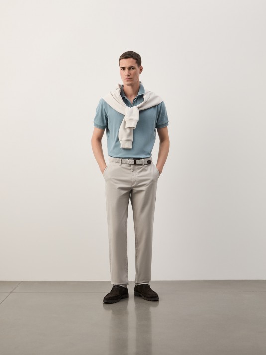 Cal�as chino regular fit em sarja